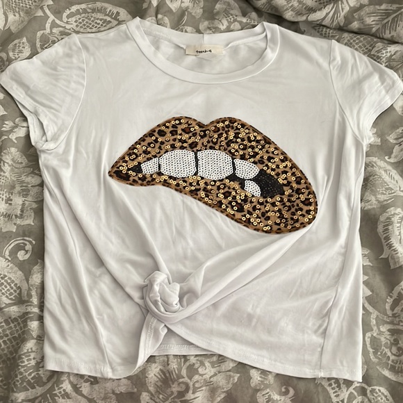 TEE🌸 - Picture 1 of 3